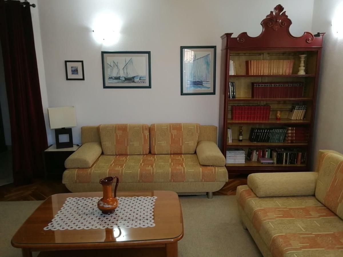 Apartman Mladenka Supetar Exterior foto